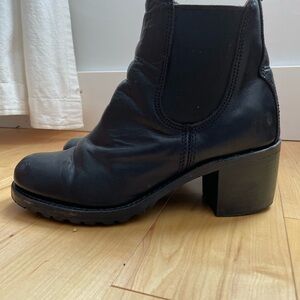 Frye heeled Chelsea size 8